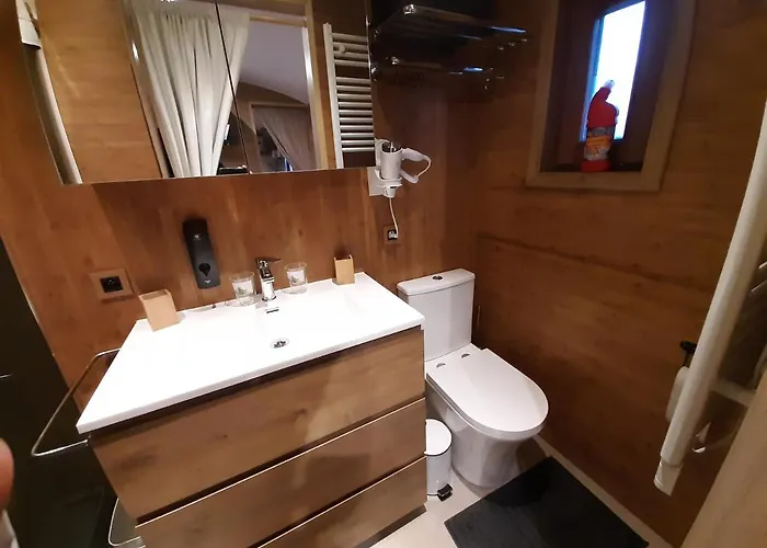 Roulotte Les Mesanges مكان تخييم *