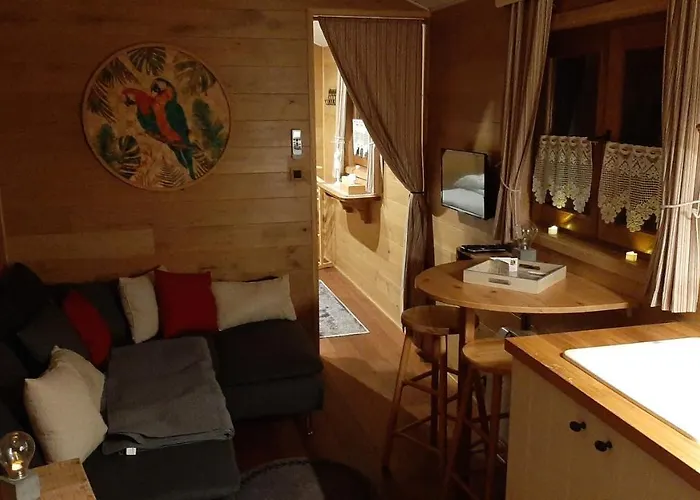 Roulotte Les Mesanges مكان تخييم *